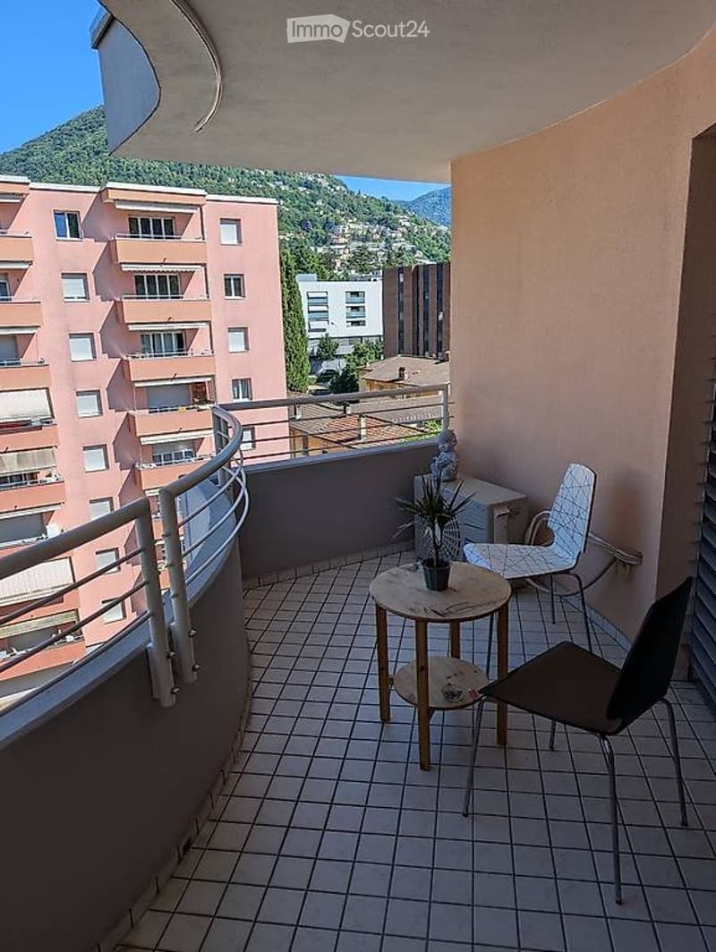 Furnished room in shared apartment available immediately (5)