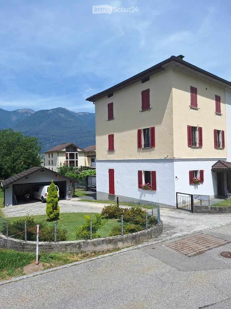 CASA PLURIFAMILIARE CON 2 APPARTAMENTI/GIARDINO/5 POSTI AUTO (1)