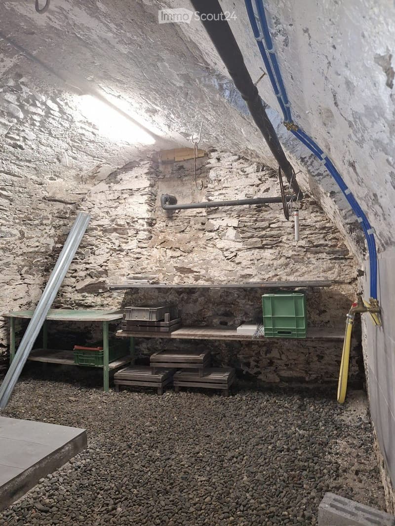 CASA PLURIFAMILIARE CON 2 APPARTAMENTI/GIARDINO/5 POSTI AUTO (5)