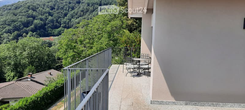 Modernes Haus umgeben von Grün, nur zwei Schritte von der Stadt entfernt. (3)