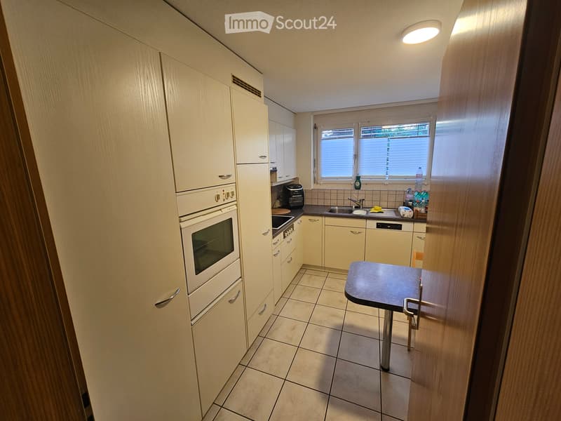 EG Wohnung mit Garten und einige Garage. (3)