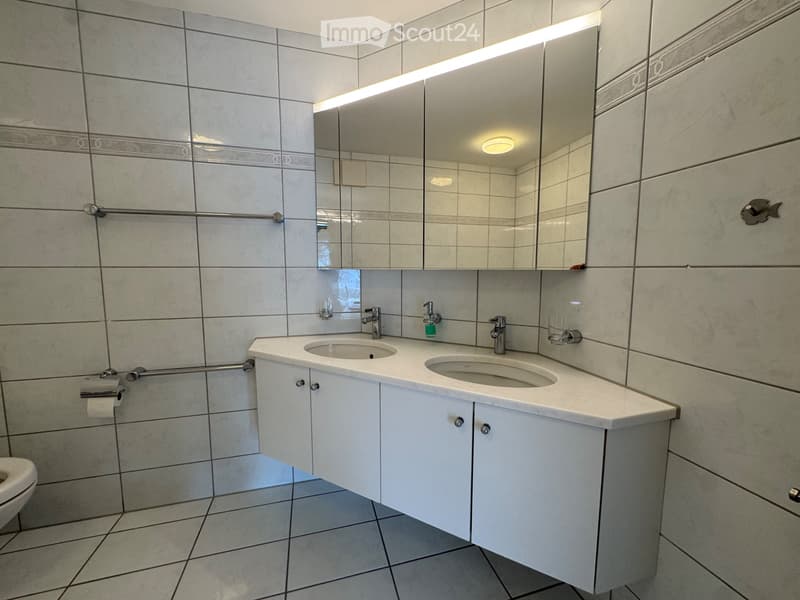 Appartement exclusif de 3,5 pièces avec grand balcon. (5)