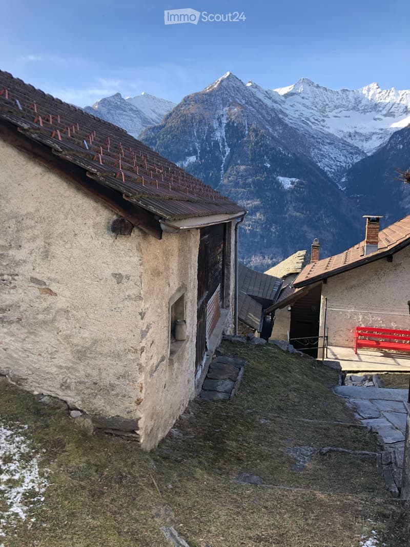 For sale in Sobrio, barn to be renovated (3)