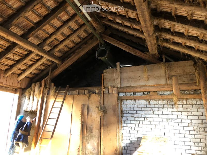 For sale in Sobrio, barn to be renovated (4)