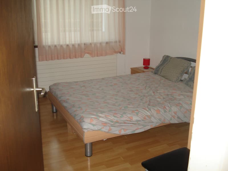 Zu Vermieten 2 Zimmer Wohnung (2)