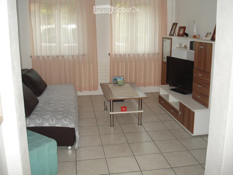 Zu Vermieten 2 Zimmer Wohnung (1)