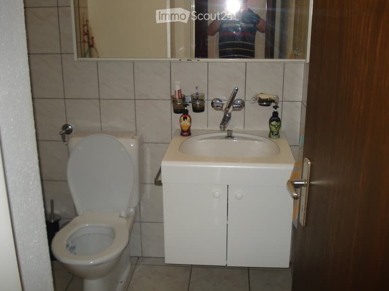Zu Vermieten 2 Zimmer Wohnung (4)