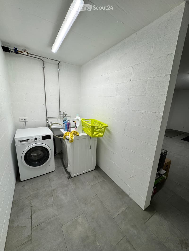 2.5 rooms with garden, terrace and 2 parking spaces in Grono (10)