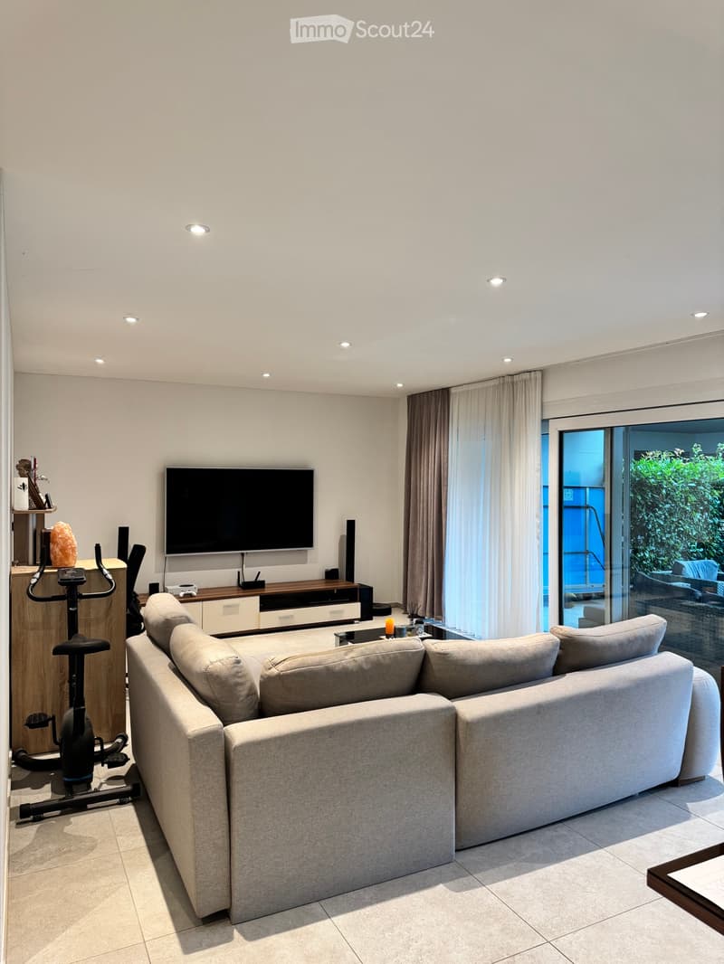 2.5 rooms with garden, terrace and 2 parking spaces in Grono (7)