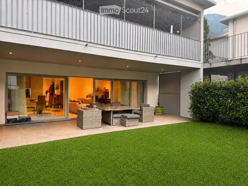 2.5 rooms with garden, terrace and 2 parking spaces in Grono (1)