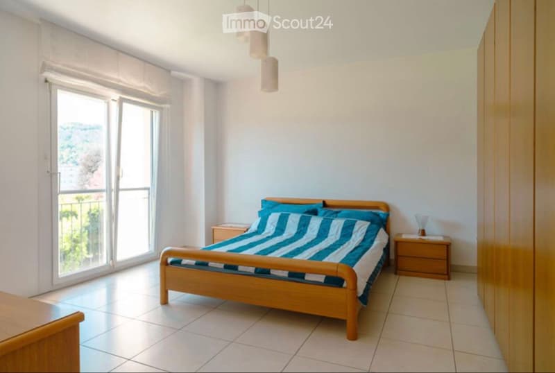 Casa di testa in zona residenziale (4)