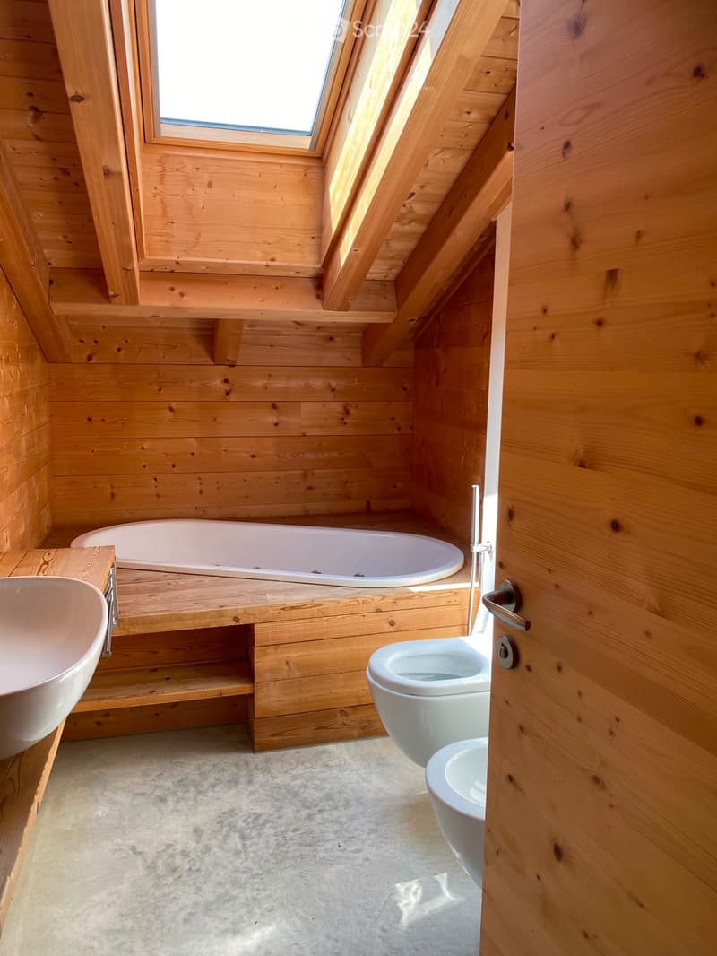 Room with bathroom in a shared house (2)