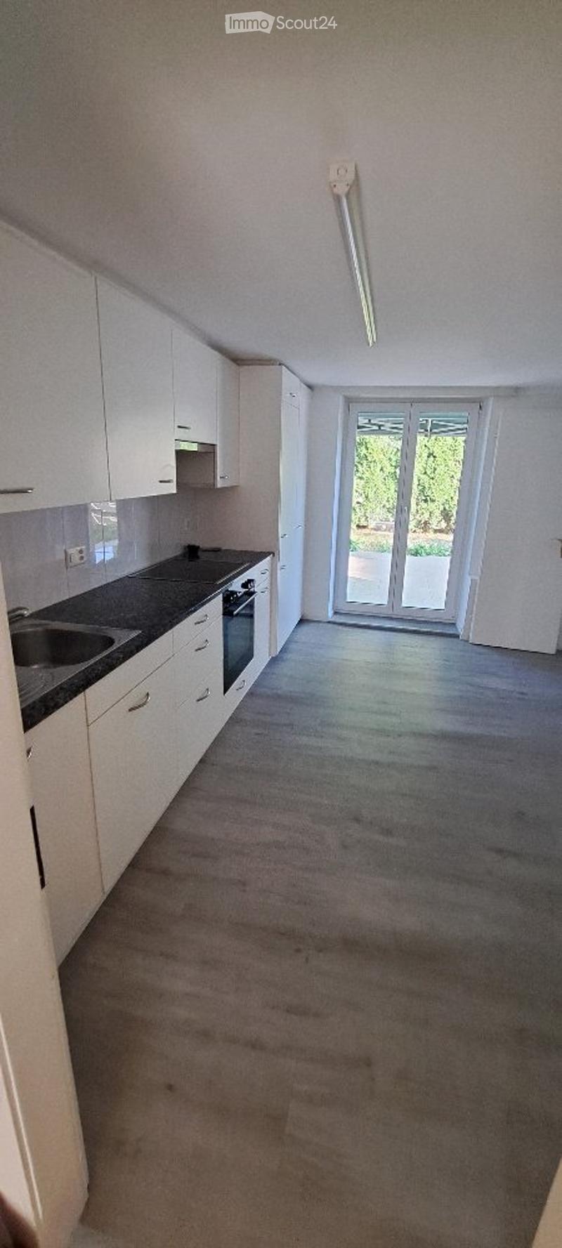 Casa angolare soleggiata con area di seduta coperta (4)