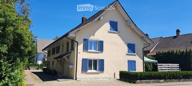 Casa angolare soleggiata con area di seduta coperta (3)
