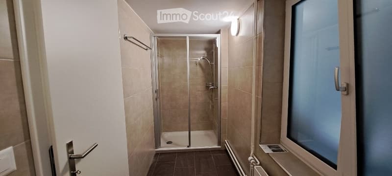 Casa angolare soleggiata con area di seduta coperta (6)