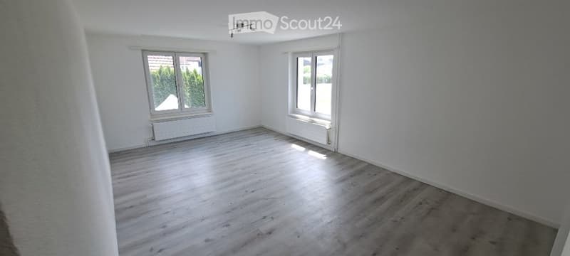 Casa angolare soleggiata con area di seduta coperta (7)