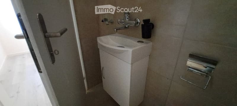 Casa angolare soleggiata con area di seduta coperta (13)