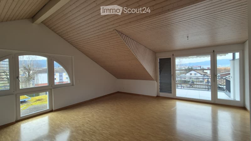 Appartamento mansardato luminoso 2.5 locali con balcone a Dagmersellen (4)