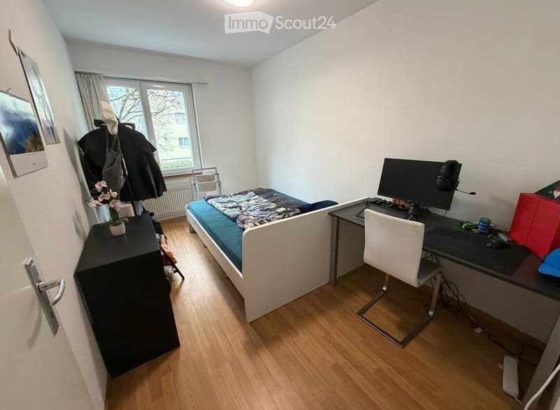 Bright room in student shared apartment: 15' from Bern train station (3)