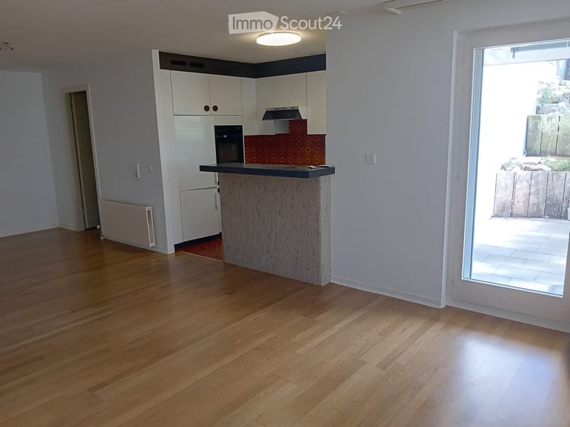Appartement 3 pièces et demi lumineux avec cuisine ouverte et place de parking (1)