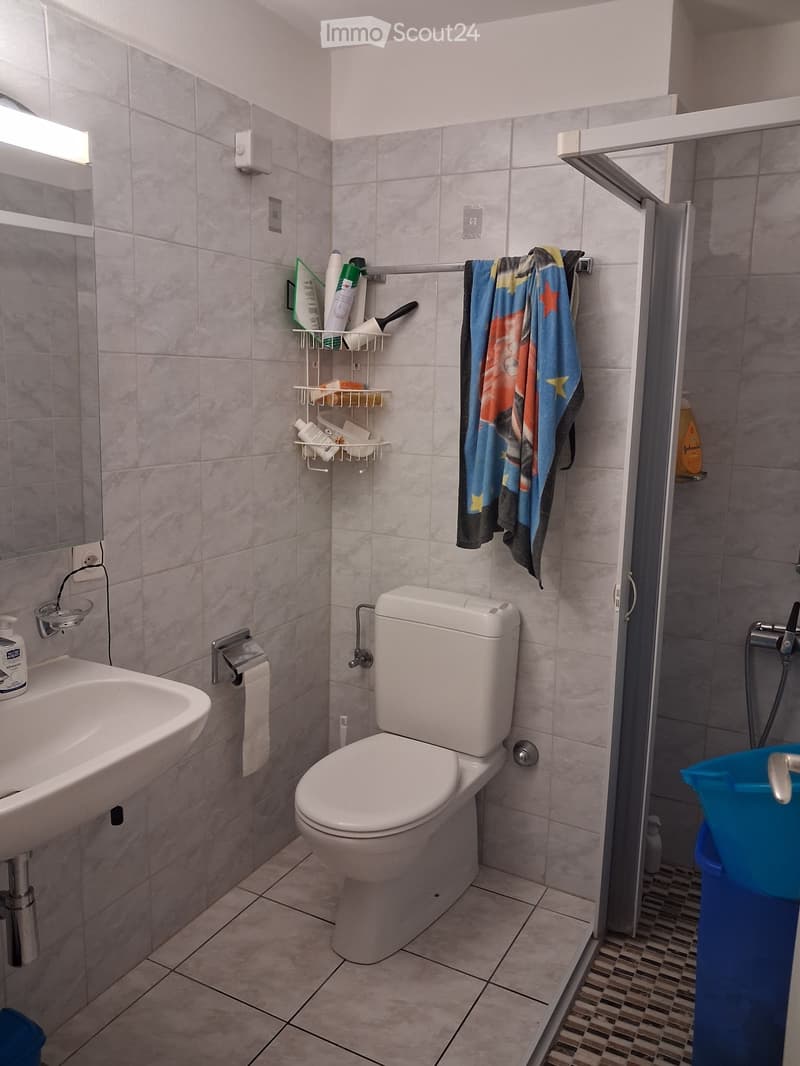 Studio with separate kitchen (4)