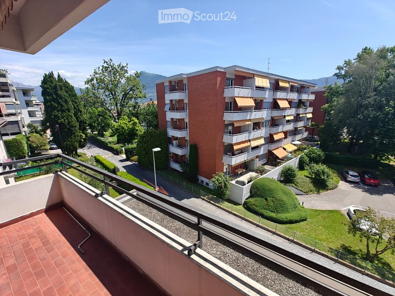 Bright 2.5-room apartment with open view Sublet (1)