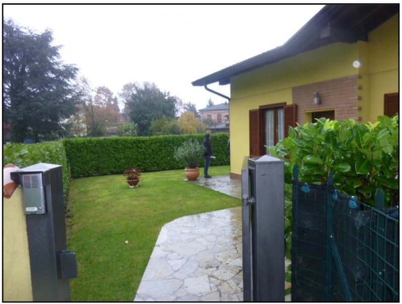 Vend maison mitoyenne charmante immergée dans le verdure (1)