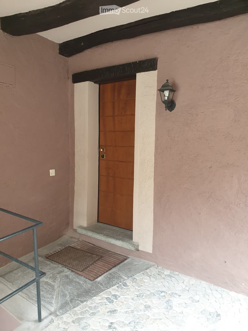 CASA DI DUE APPARTAMENTI DI 3.5 LOCALI (4)