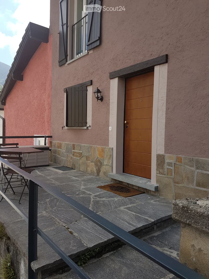 CASA DI DUE APPARTAMENTI DI 3.5 LOCALI (5)