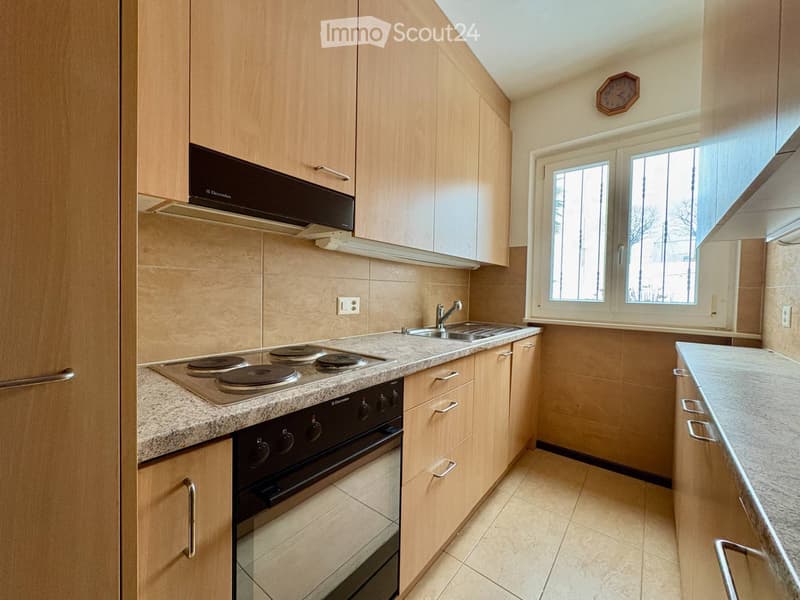 Maison bifamiliale indépendante avec jardin, entourée de verdure (3)