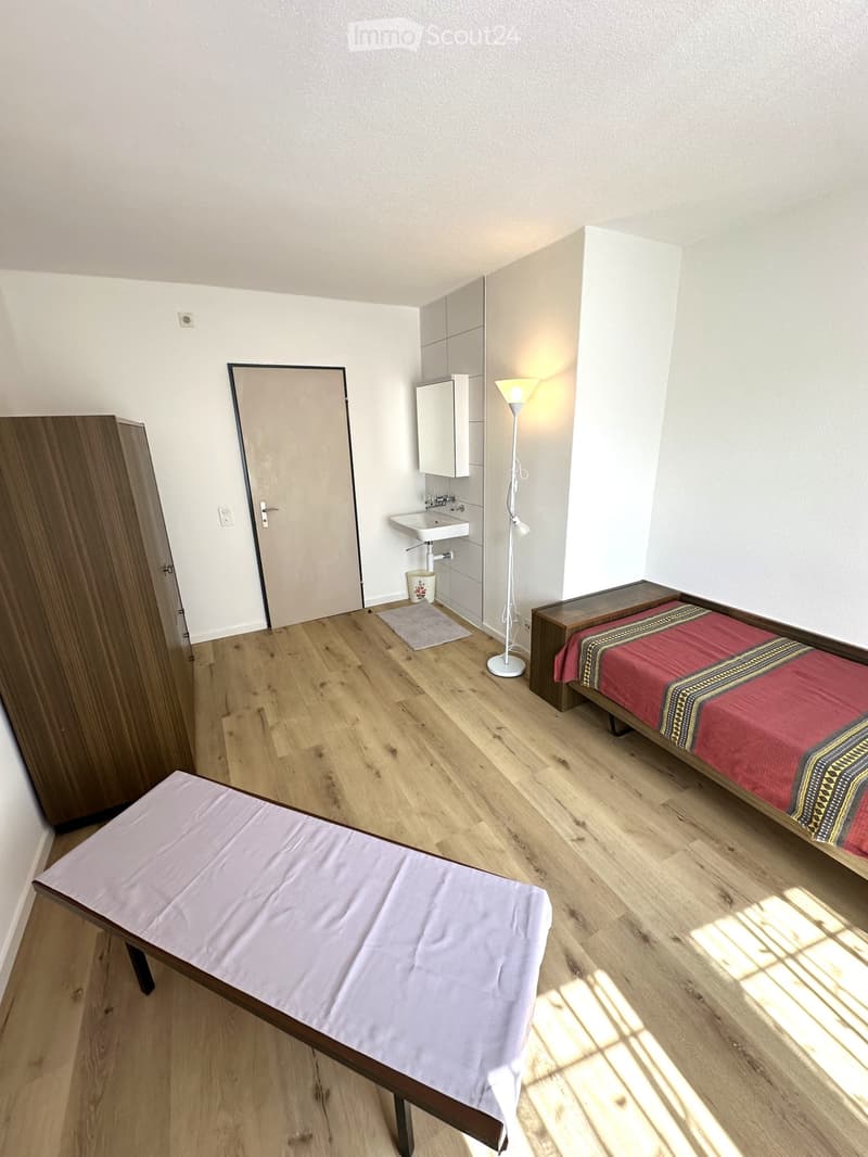 Renoviertes, möbliertes Appartement Zimmer per sofort (2)