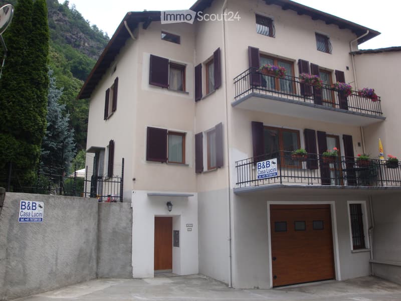 Maison avec 3 appartements, garage, jardin. (1)