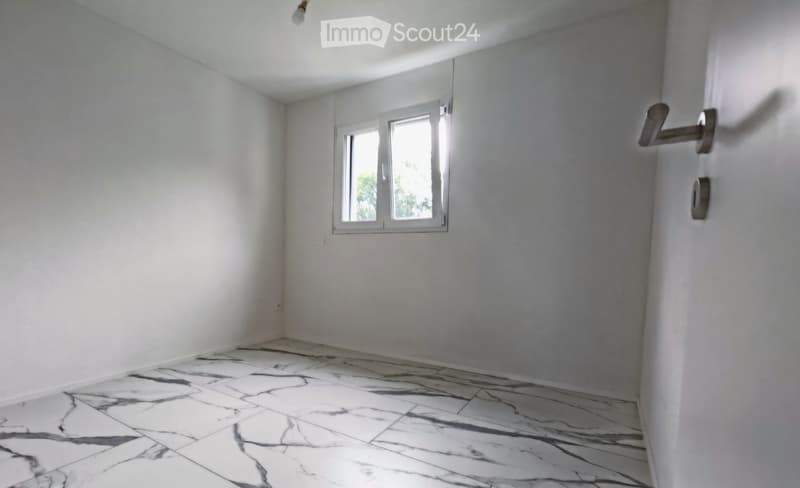 NEUF ET LUMINEUX 3.5 AVEC GRAND JARDIN PRIVE A GORDUNO (3)