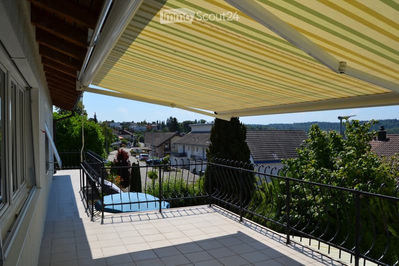 Lichtdurchflutete 4.5 Zi.Whg mit Panoramasicht und Terrasse (1)