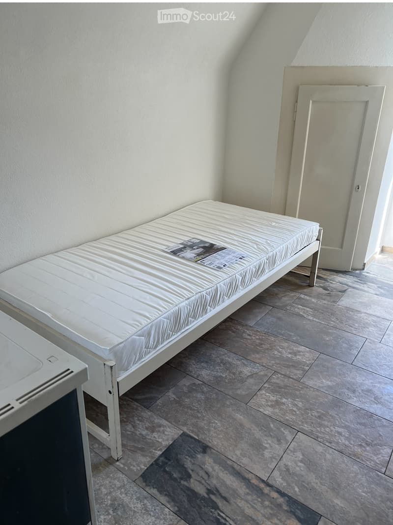 Einfaches Zimmer ab sofort (1)