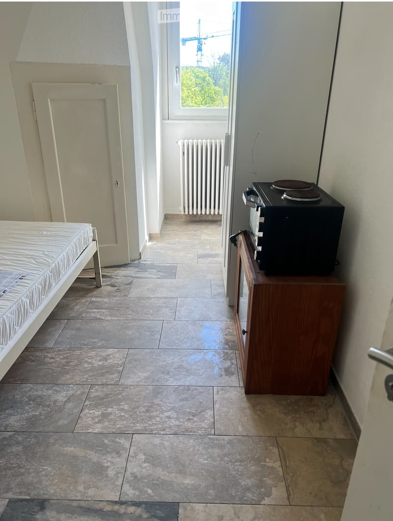 Einfaches Zimmer ab sofort (2)