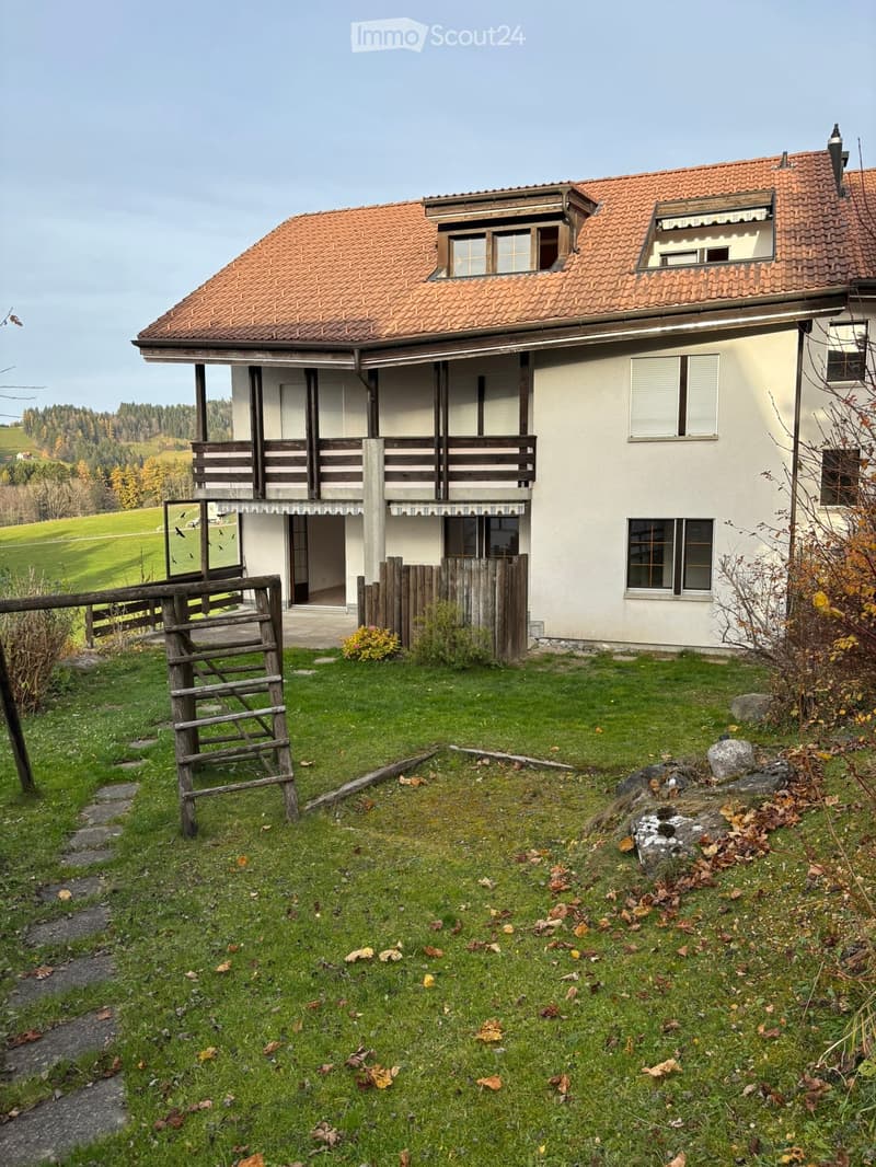 Freshly renovated ground floor apartment with garden seating area (1)