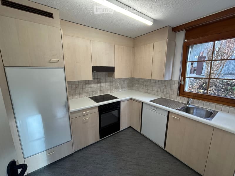 Freshly renovated ground floor apartment with garden seating area (3)