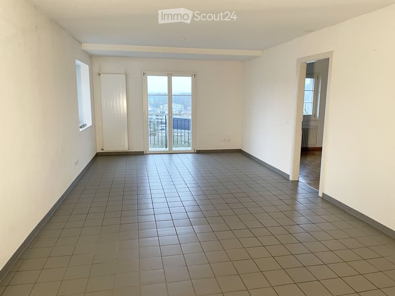 Ampio appartamento di 4,5 locali nel centro storico con balcone (3)