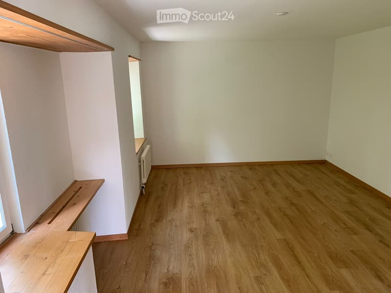 Tenant sought for 2.5-room apartment (2)