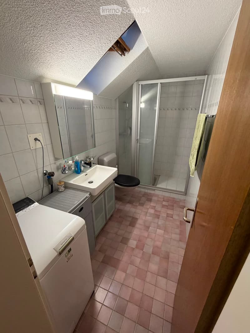 2.5Zimmerdachwohnung per 1. Sept (3)