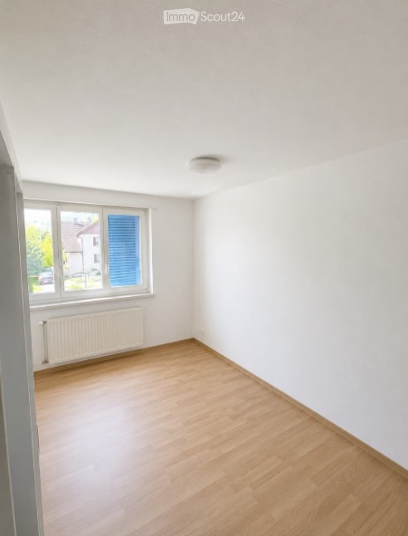 Bright 2.5-room apartment with balcony and parking space - 01.10.26 (2)
