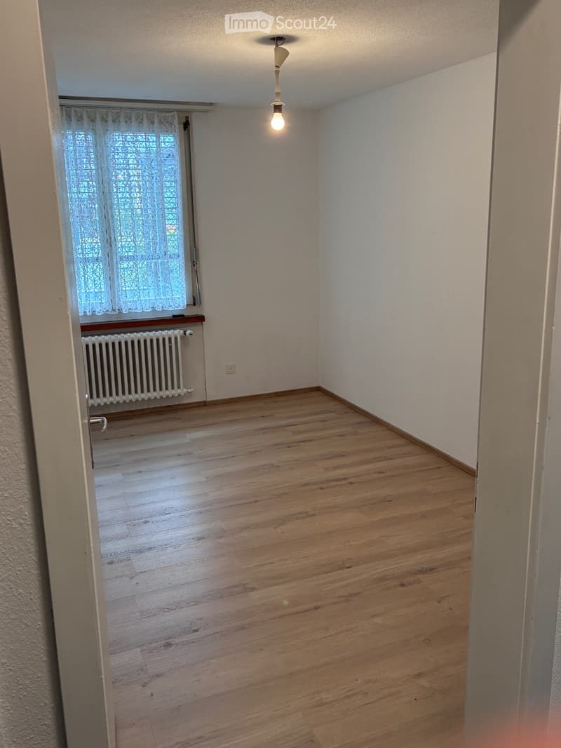 Bright shared apartment room in a newly founded 3-person shared apartment in Neuheim ZG (2)