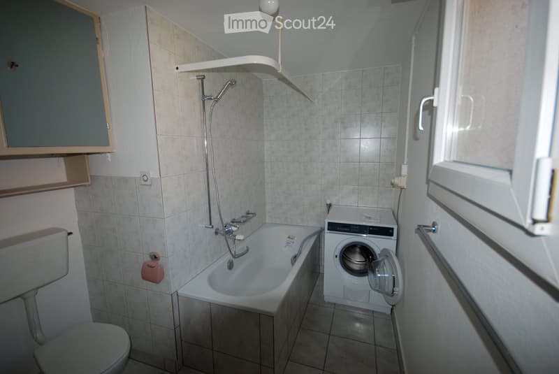 Schöne 3-Zimmer Wohnung mit Balkon in Felsberg (2)
