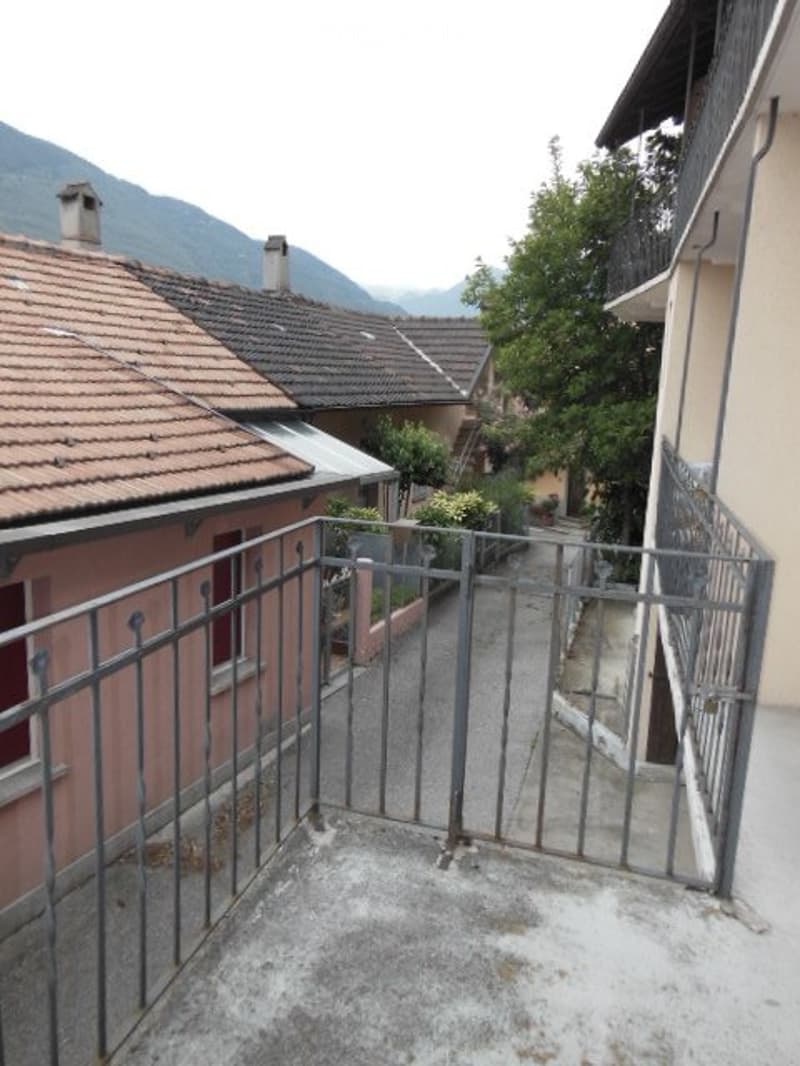 Sunny apartment with large balcony for single person in Giubiasco (5)