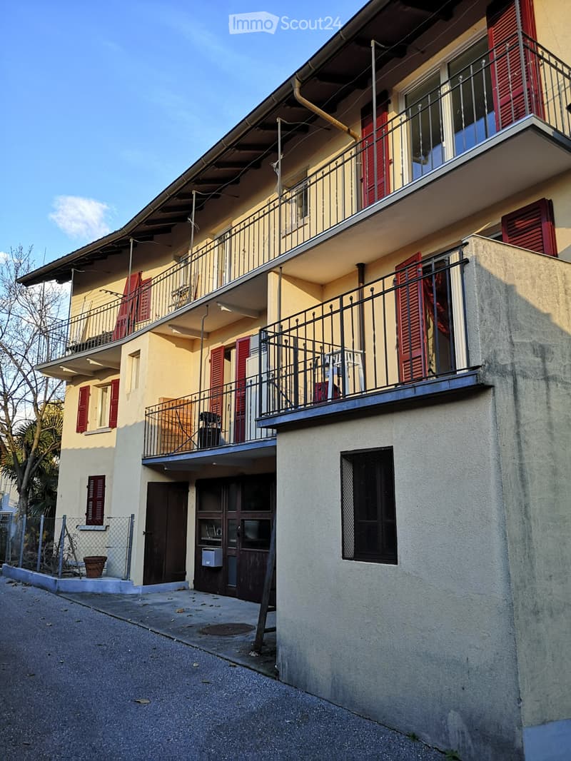 Sunny apartment with large balcony for single person in Giubiasco (1)