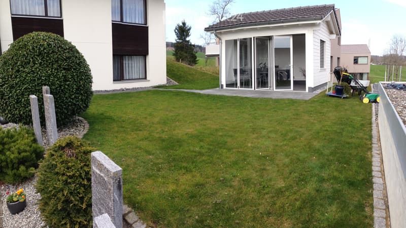 Appartamento con giardino e grande area di seduta & casa giardino vetrata a sud (1)