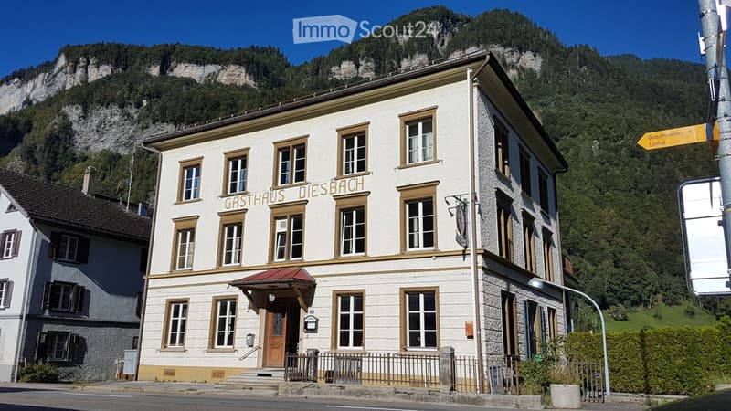 Stanza meravigliosa in un edificio storico (3)