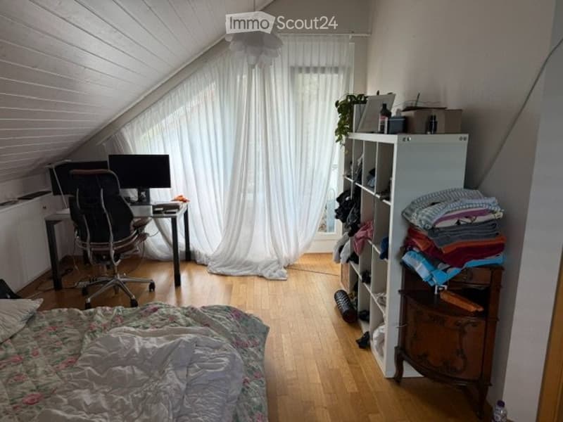 Ampia camera con bagno privato in appartamento mansardato (3)