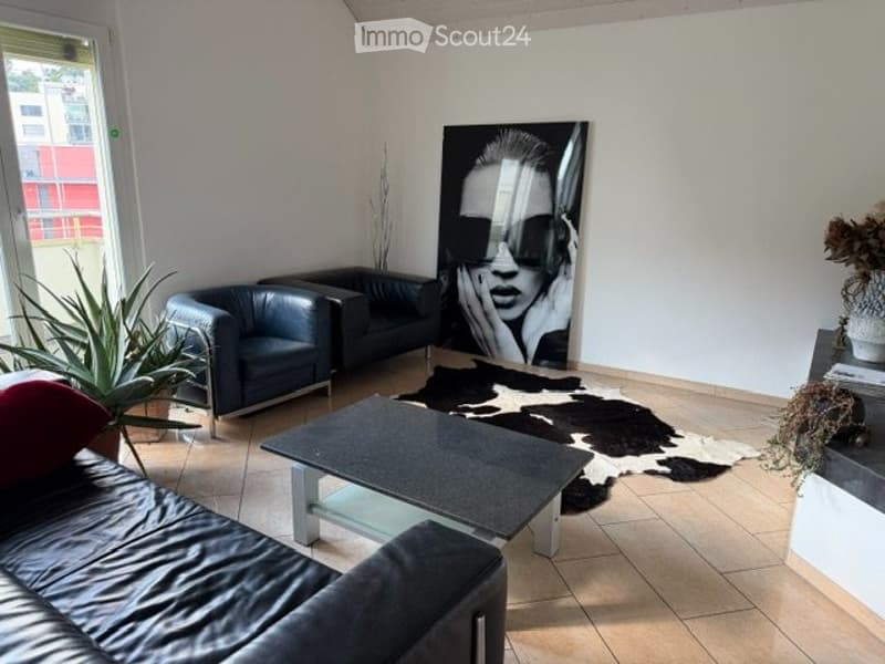 Ampia camera con bagno privato in appartamento mansardato (1)